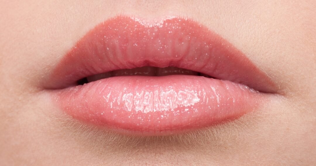 cara menyembuhkan bibir miring saat senyum