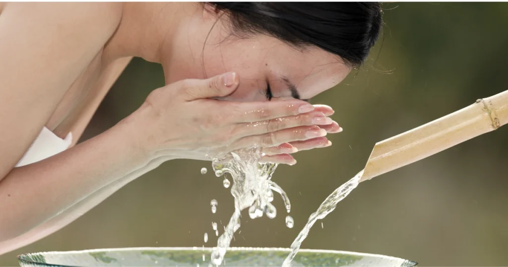 manfaat cuci muka dengan air dingin di malam hari